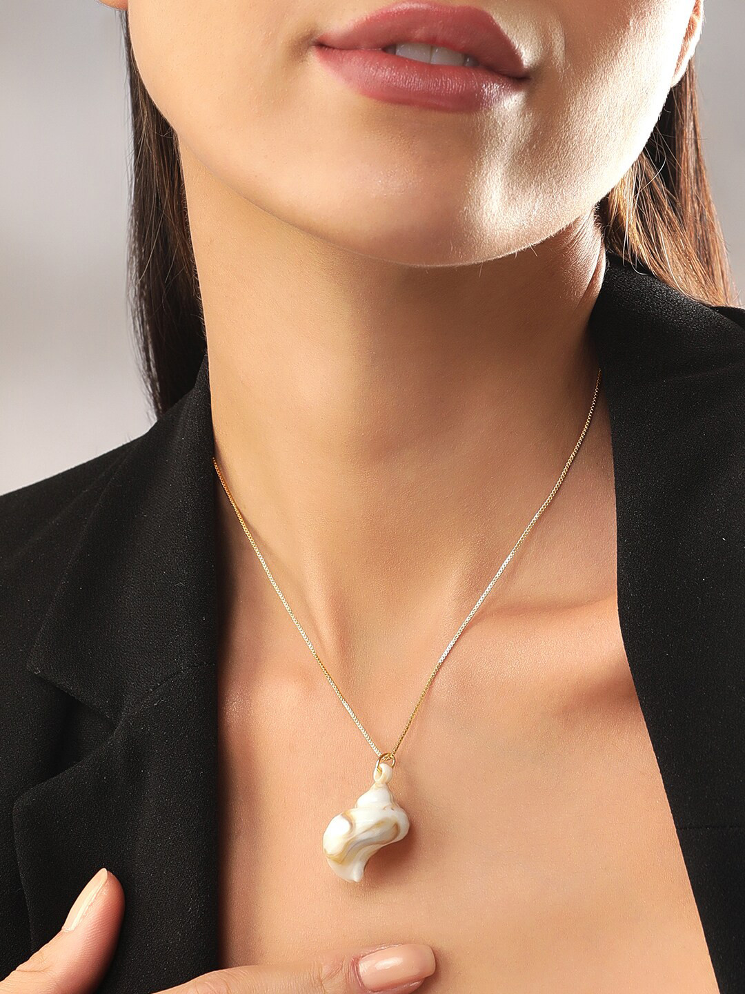 Rubans Voguish Gold Plated Shankh Pendant  Necklace & Chain