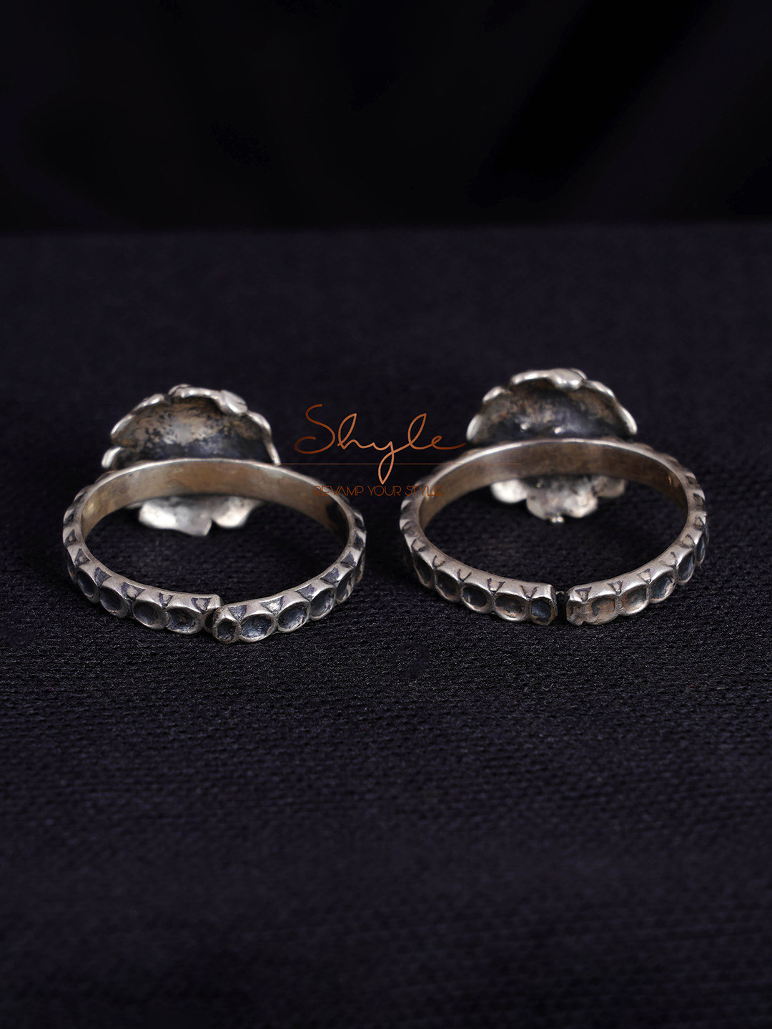 Shyle 92.5 Sterling Silver Embossed Flower Adjustable Toe Ring