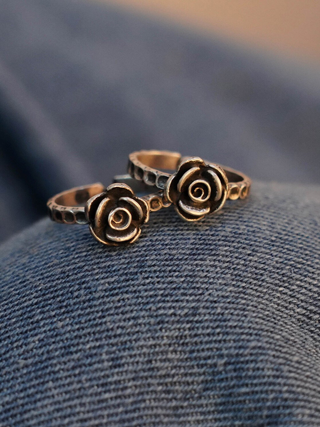 Shyle 92.5 Sterling Silver Oxidized Rose Adjustable Toe Ring