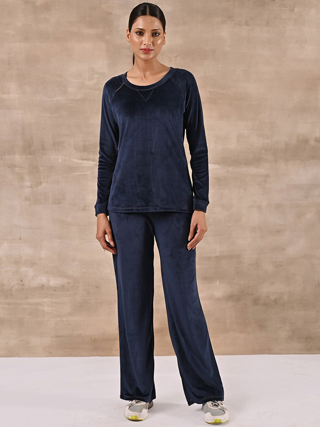 Lakshita Plus Size Solid Round Neck Long Sleeves Velour Tracksuits