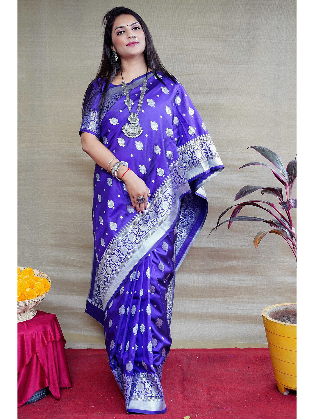 Anaita Floral Design Zari Banarasi Saree