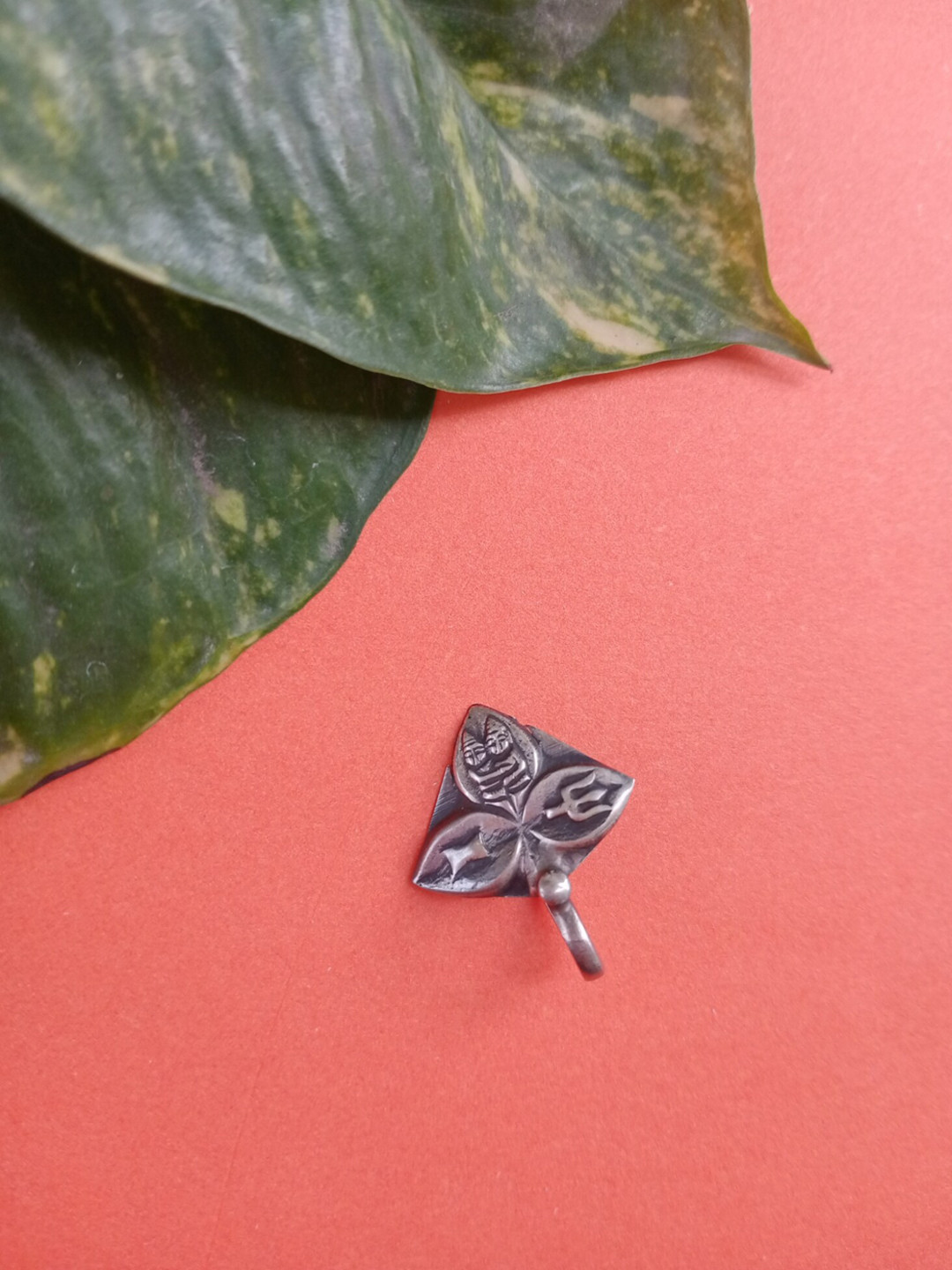 FIROZA Silver Trishakti Clip On Nosepin