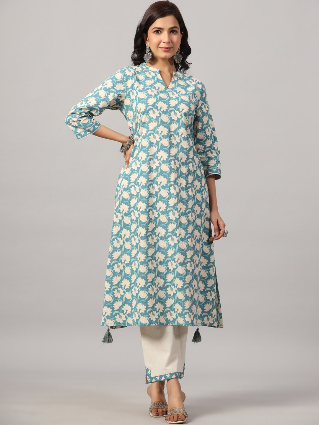 Do Dhaage Band Collar Floral Printed Pure Cotton A-Line Kurta & Trousers with Tassel