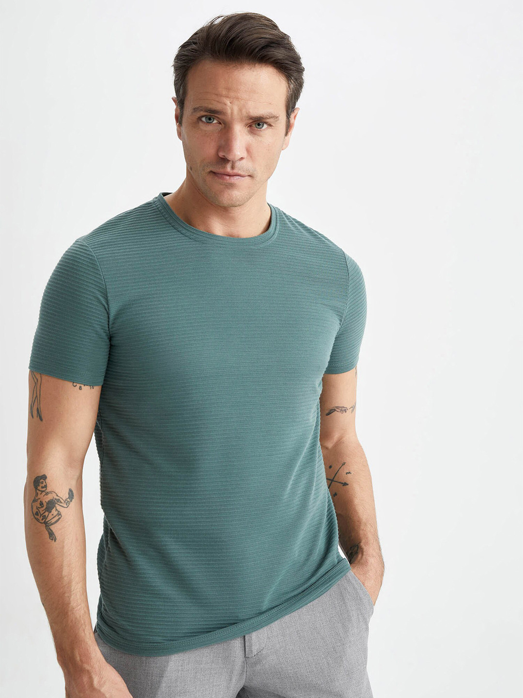DeFacto Men Round Neck Pure Cotton T-shirt