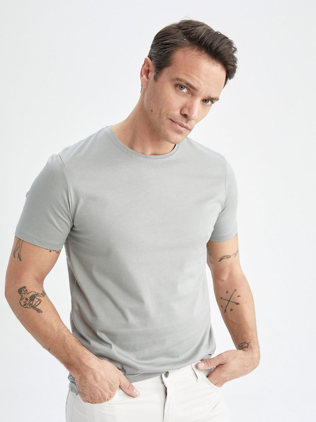 DeFacto Men Round Neck Pure Cotton T-shirt