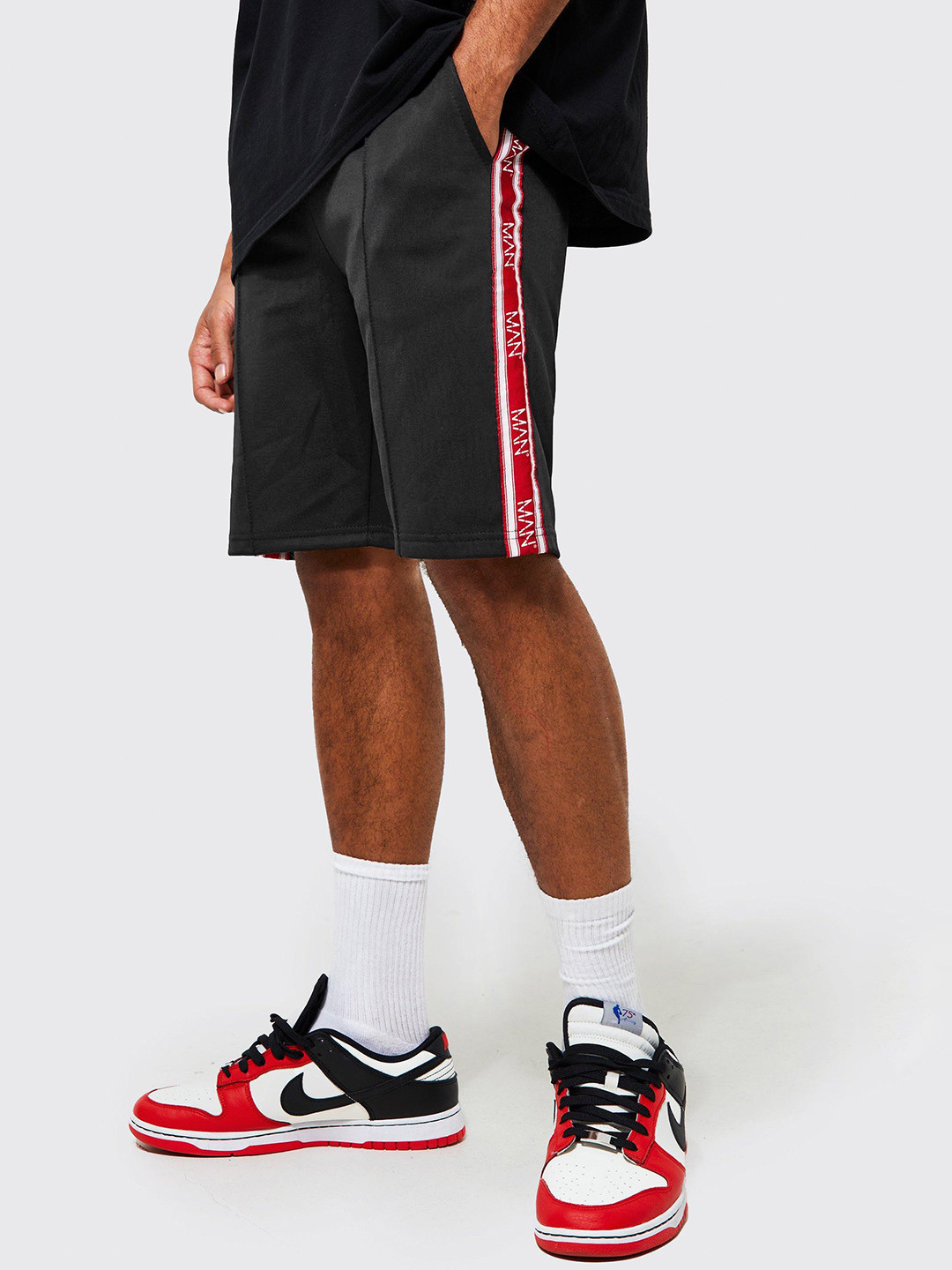 boohooMAN Slim Fit Pintuck Tricot Tape Shorts