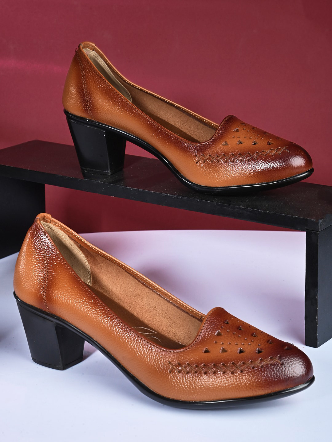 pelle albero Textured Laser Cut Leather Block Heel Pumps