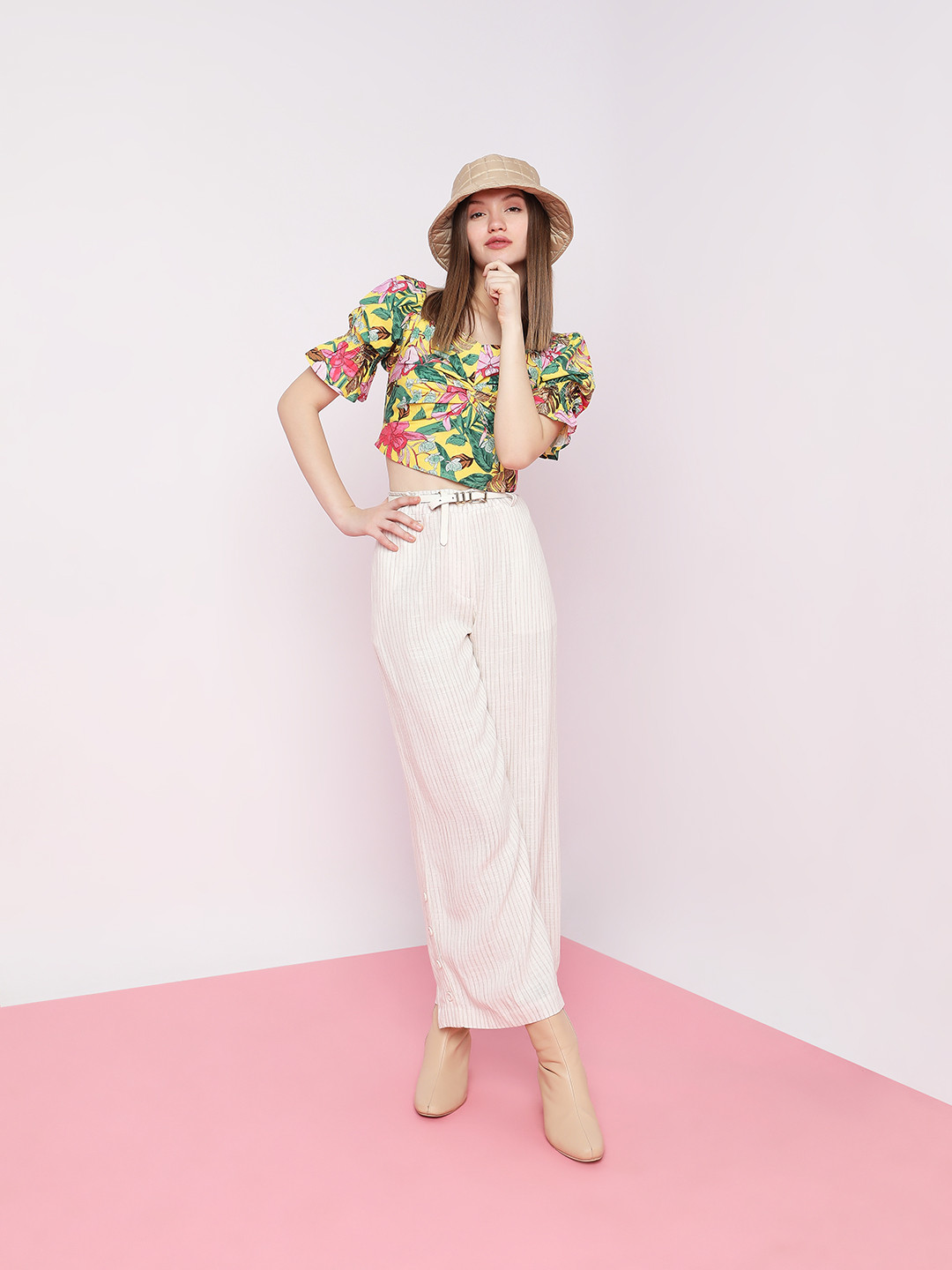 Vero Moda Sweetheart Neck Puff Sleeves Smocked Floral Printed Fitted Crop Top