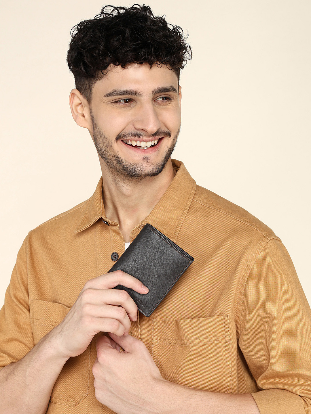 Sassora Men Leather Two Fold RFID Wallet