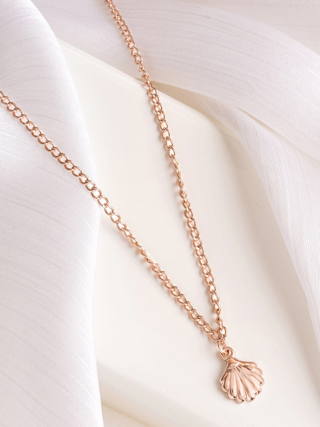 JOKER & WITCH Rose Gold-Plated Sea Shell Charm Pendant