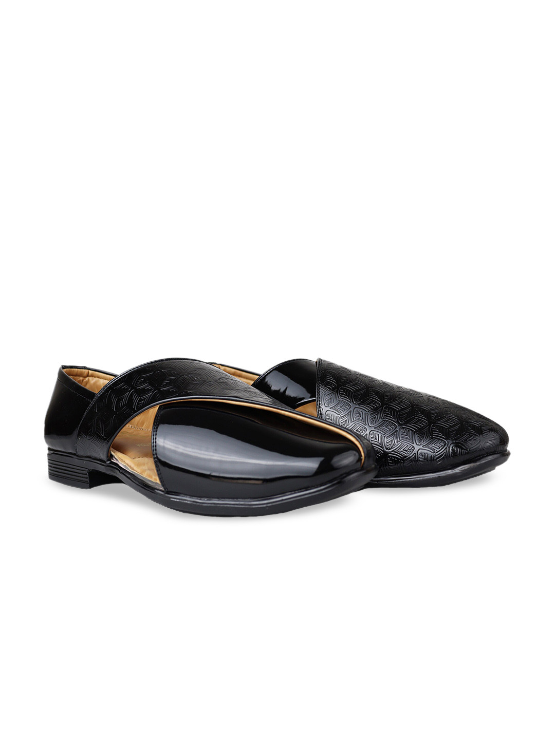 HikBi Men Textured Lightweight Mojaris