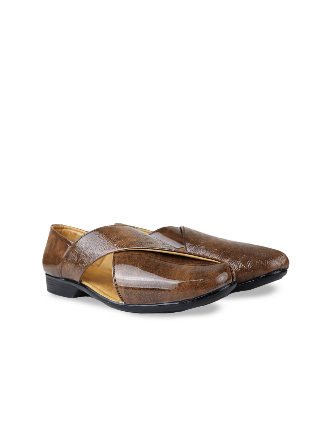 HikBi Men Textured Lightweight Mojaris