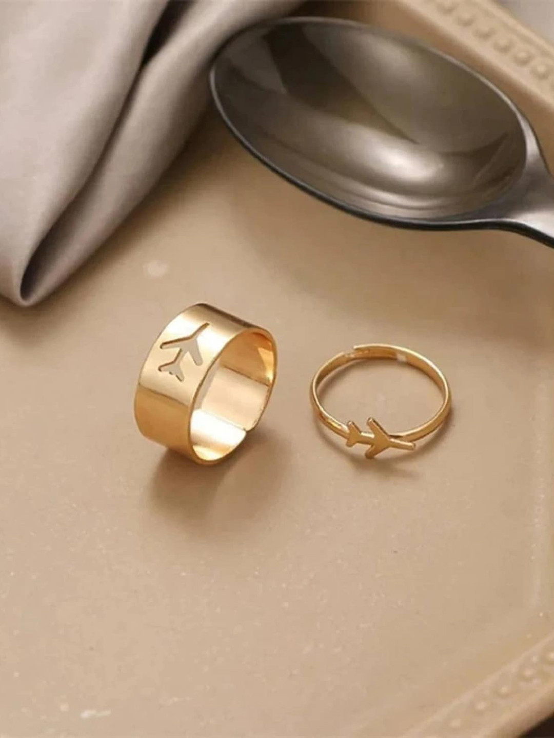 Pinapes Set of 4 King and Queen Couple Finger Rings