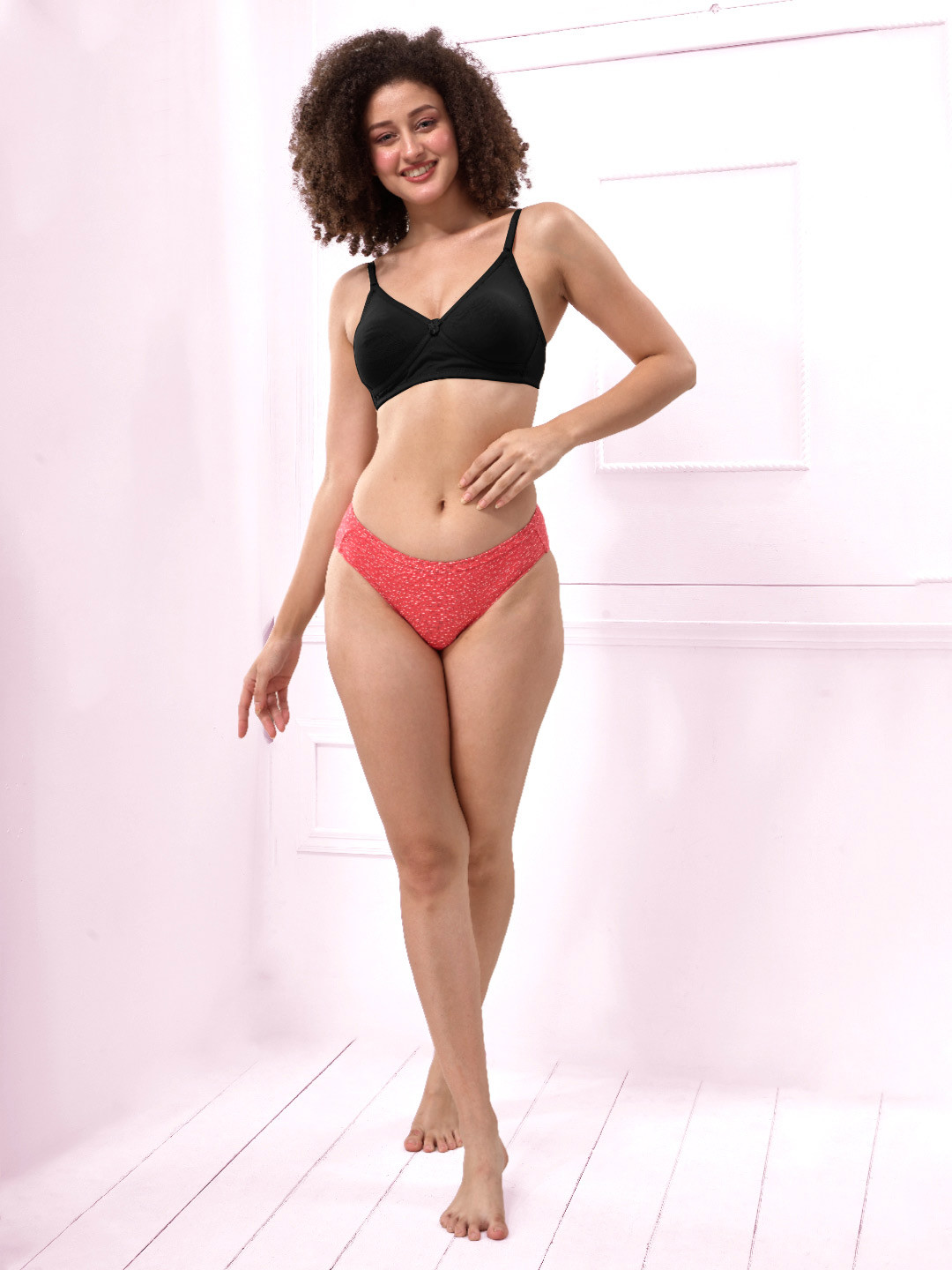 LYRA Combed Cotton Seamless Cross Over Moulded Extra Support Bra