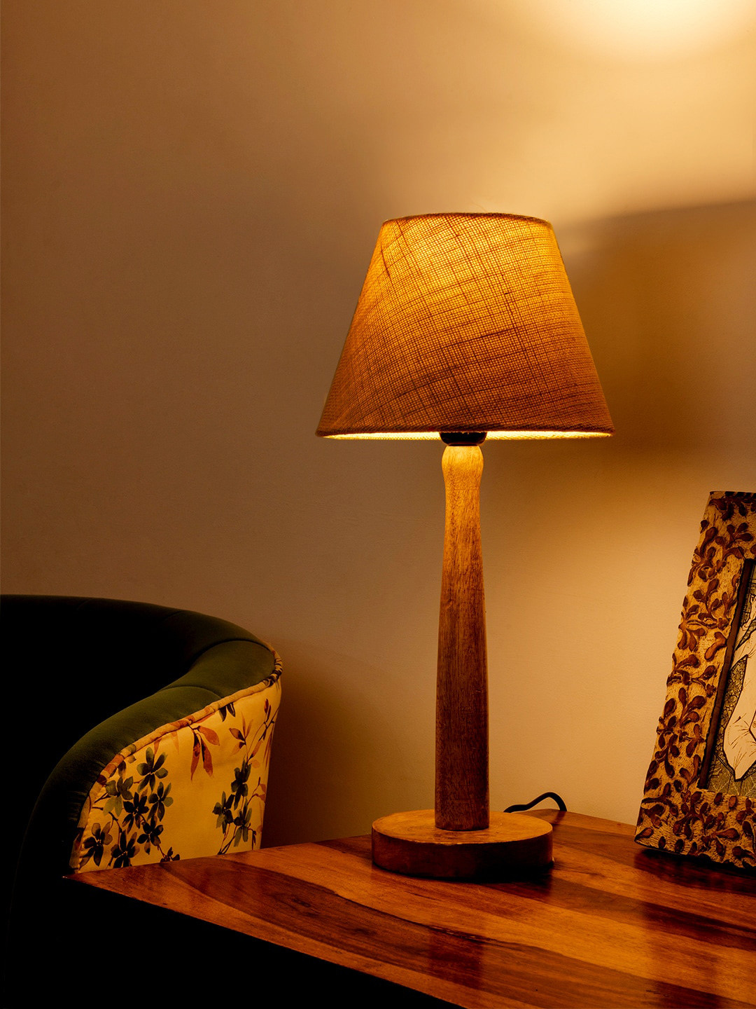 green girgit White & Brown Textured Wooden Table Lamp With Taper Jute Shade