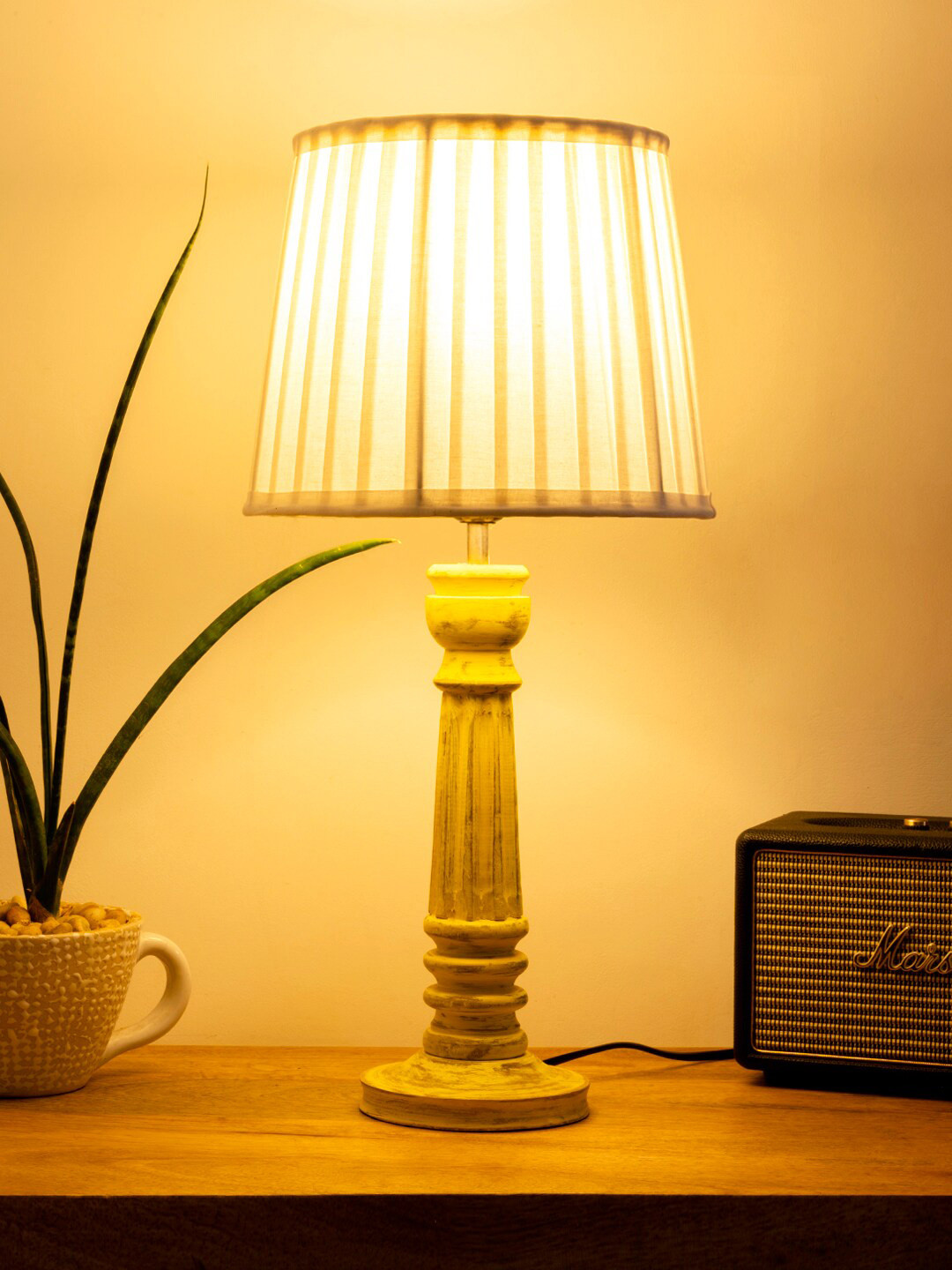 green girgit White & Yellow Textured Wooden Table Lamp With Pleated Shade