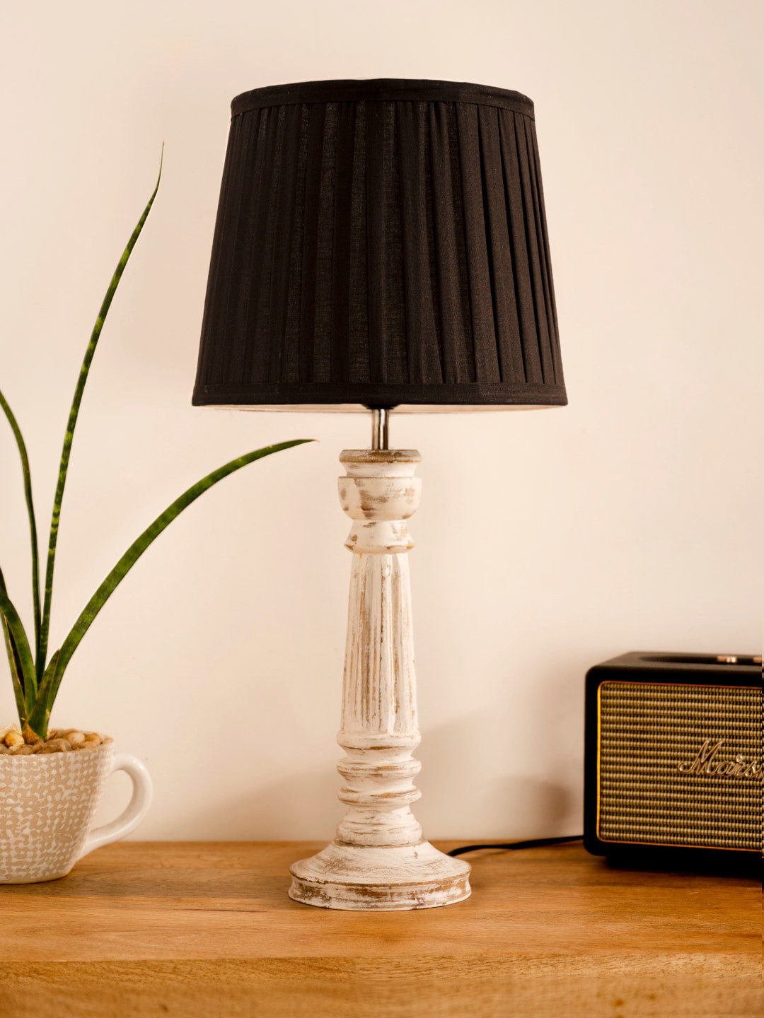 green girgit Black & White Textured Wooden Table Lamp With Pleated Shade