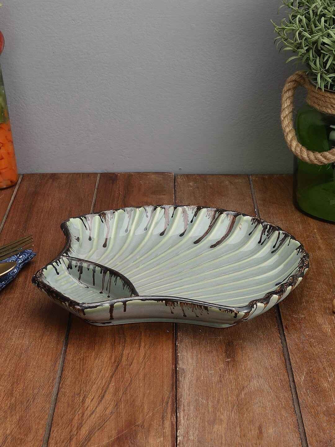 MIAH Decor VIDHUMRA Collection Grey Textured Shell Shaped Stoneware Platter