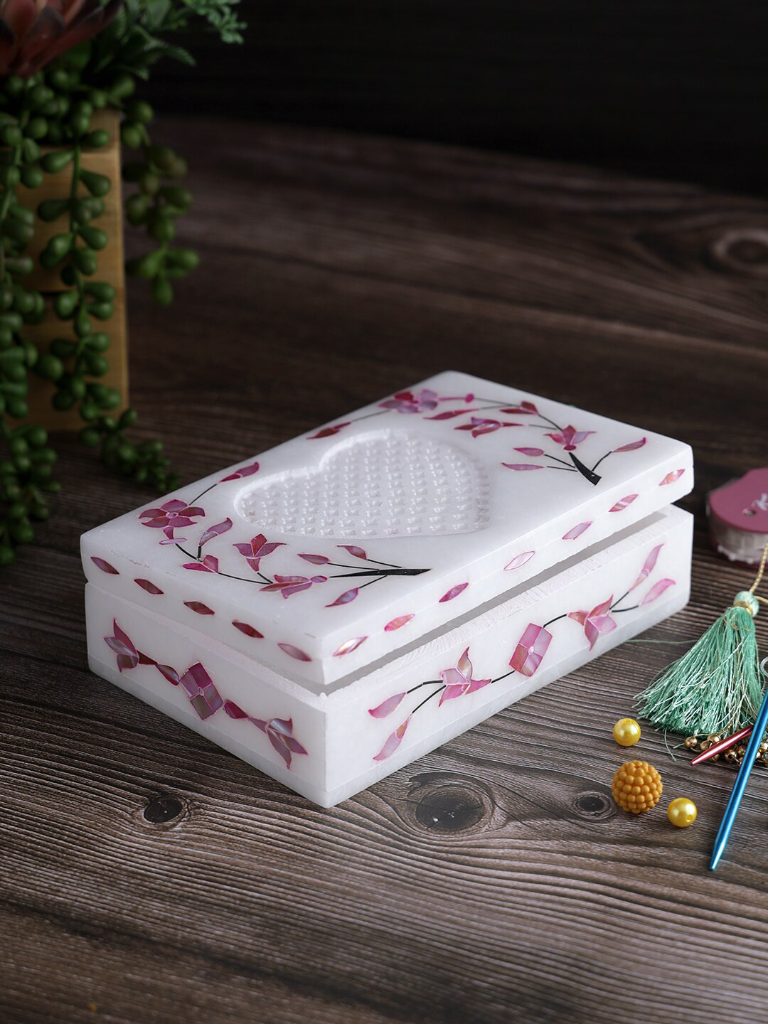 Aapno Rajasthan Pink & White Heart Shape Jali Pattern Marble Jewellery Organiser
