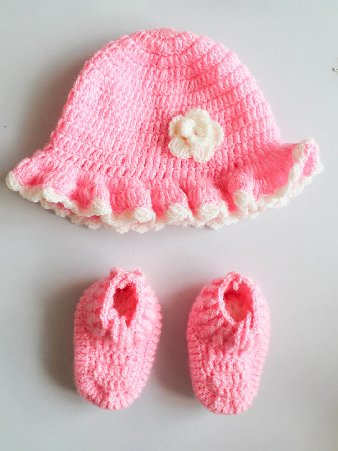 Woonie Infant Crochet Flower Detailed Cap With Coordinating Booties