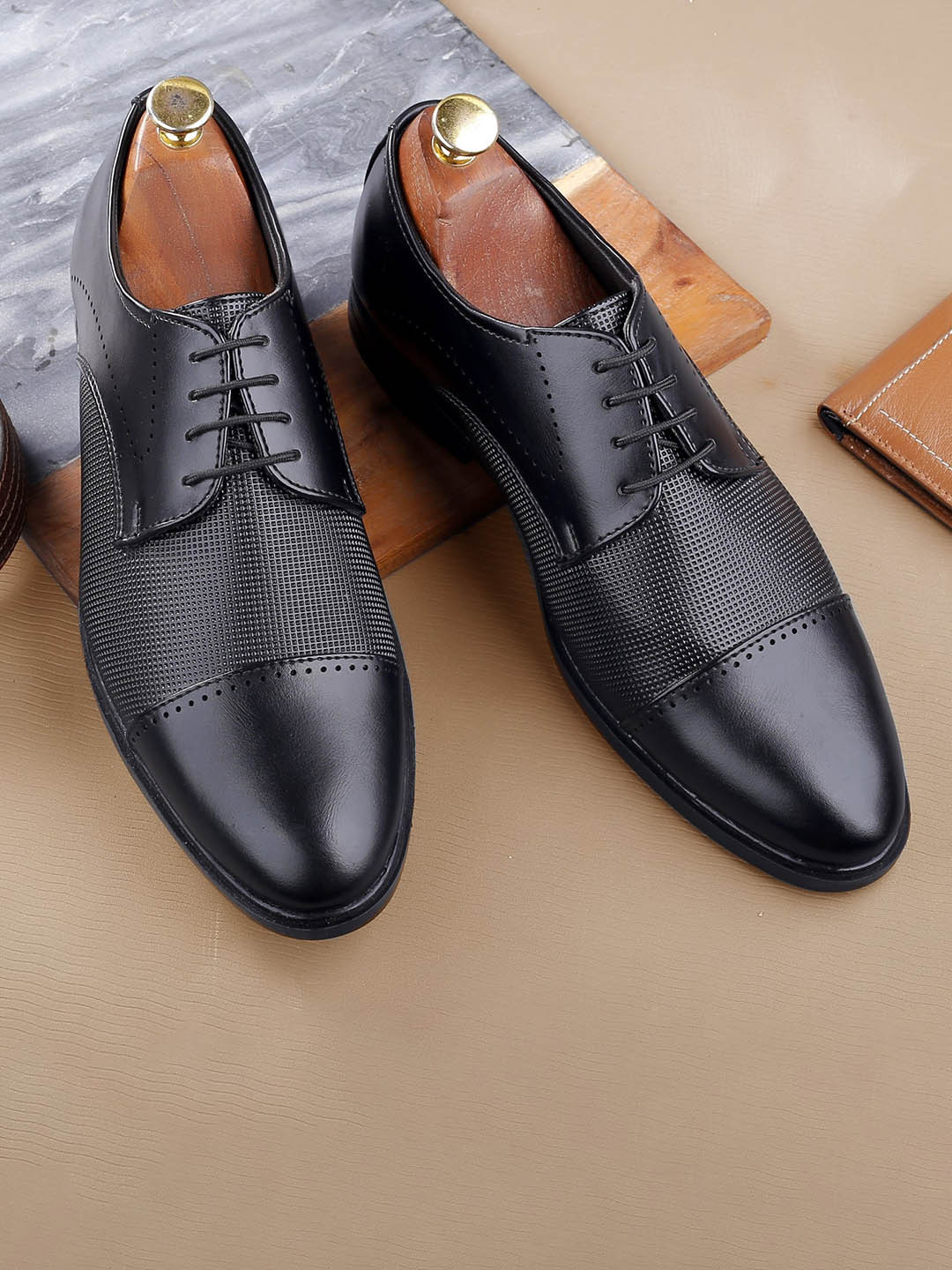 bacca bucci Men Textured Formal Derbys