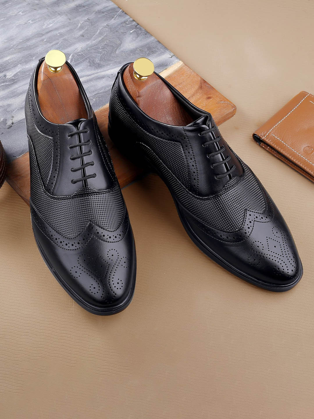 bacca bucci Men Textured Formal Brogues