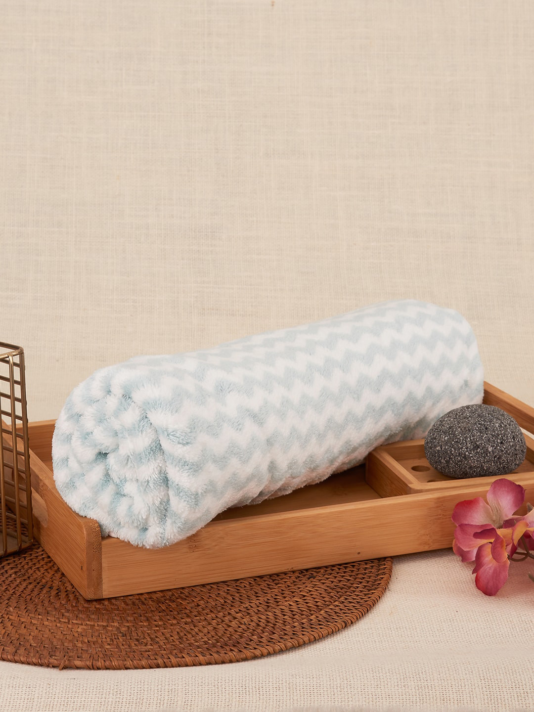 Black gold Premium 3Pcs Pista Green & White 354 GSM Microfibre Quick Dry Bath Towels