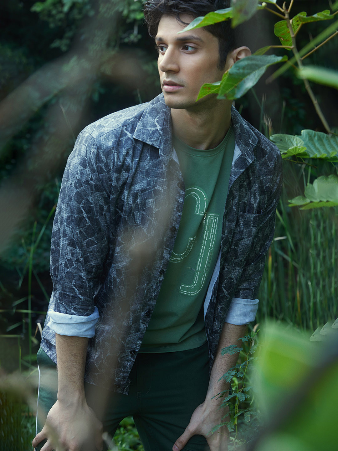 Crimsoune Club India Slim Spread Collar Abstract Printed Pure Cotton Casual Shirt