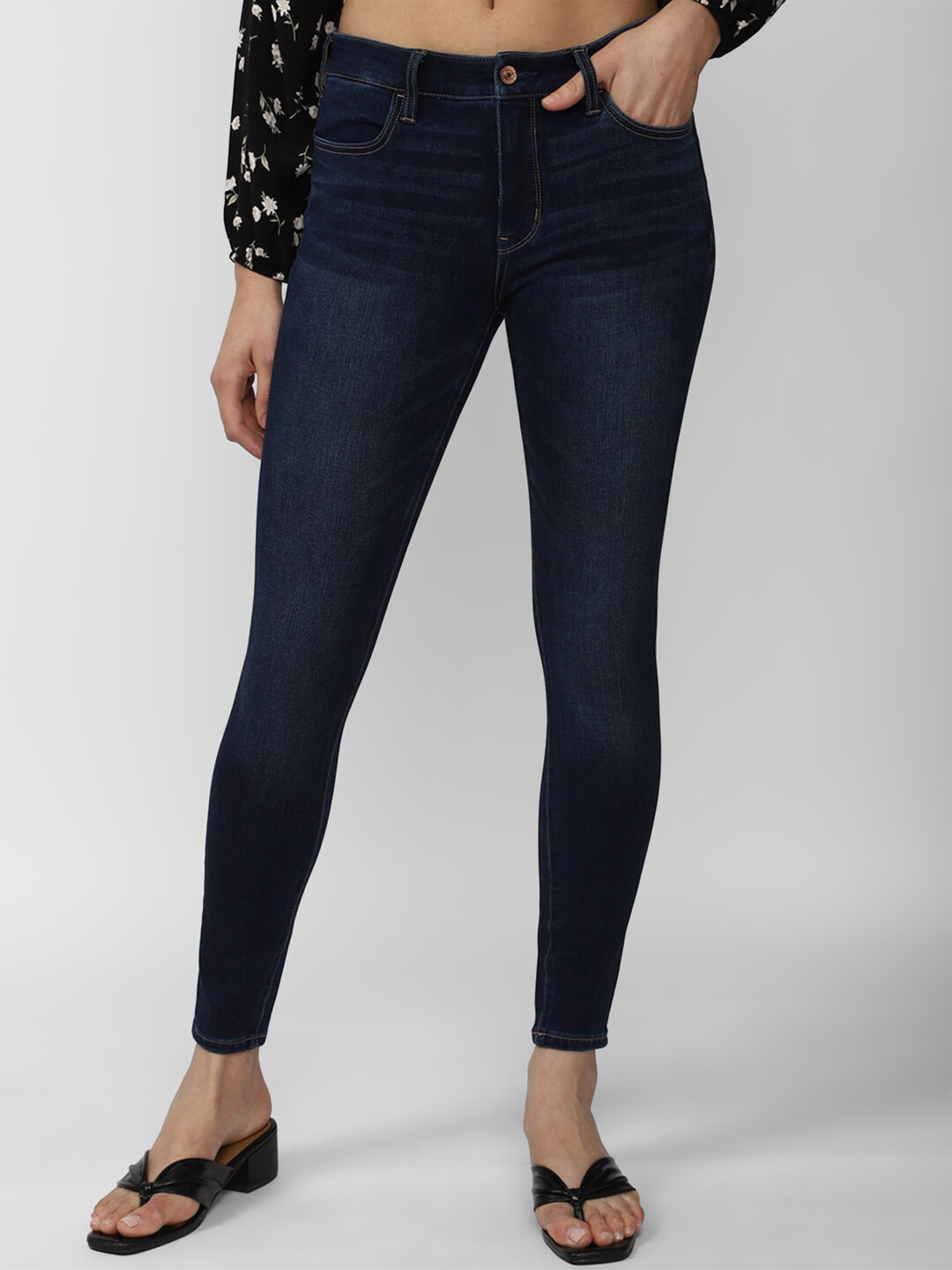 AMERICAN EAGLE OUTFITTERS Women Low-Rise Light Fade Cropped Stretchable Jeans