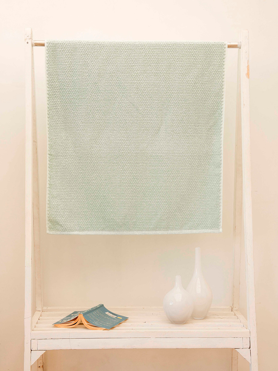 Ariana Luxury Sea Green Textured 500 GSM Cotton High Absorbant Bath Towel
