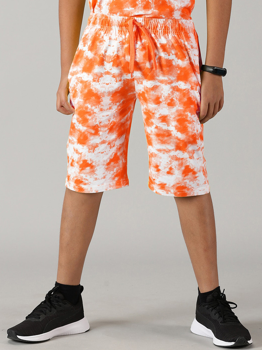 KiddoPanti Boys Tie & Dye Printed Cotton Mid-Rise Regular Fit Shorts