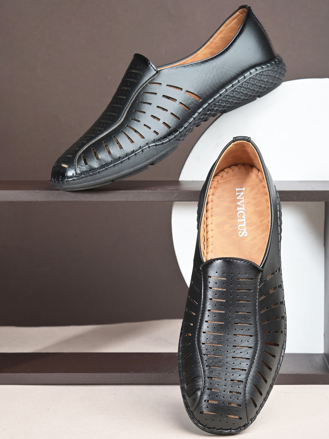 INVICTUS Men Black Textured Slip-On Wide Sneakers