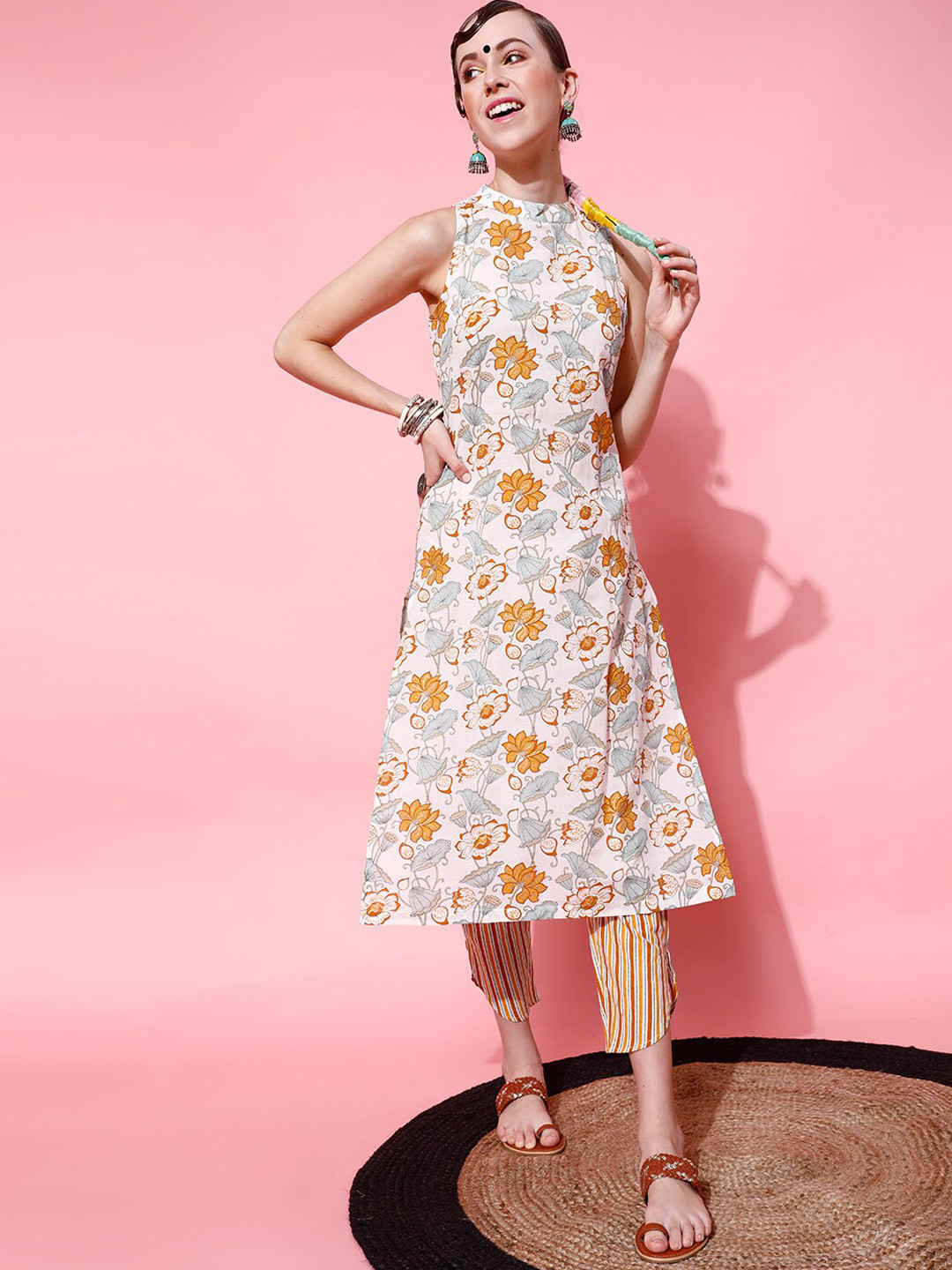 indo street Sleeveless Straight Floral Printed Pure Cotton Kurta with Trousers
