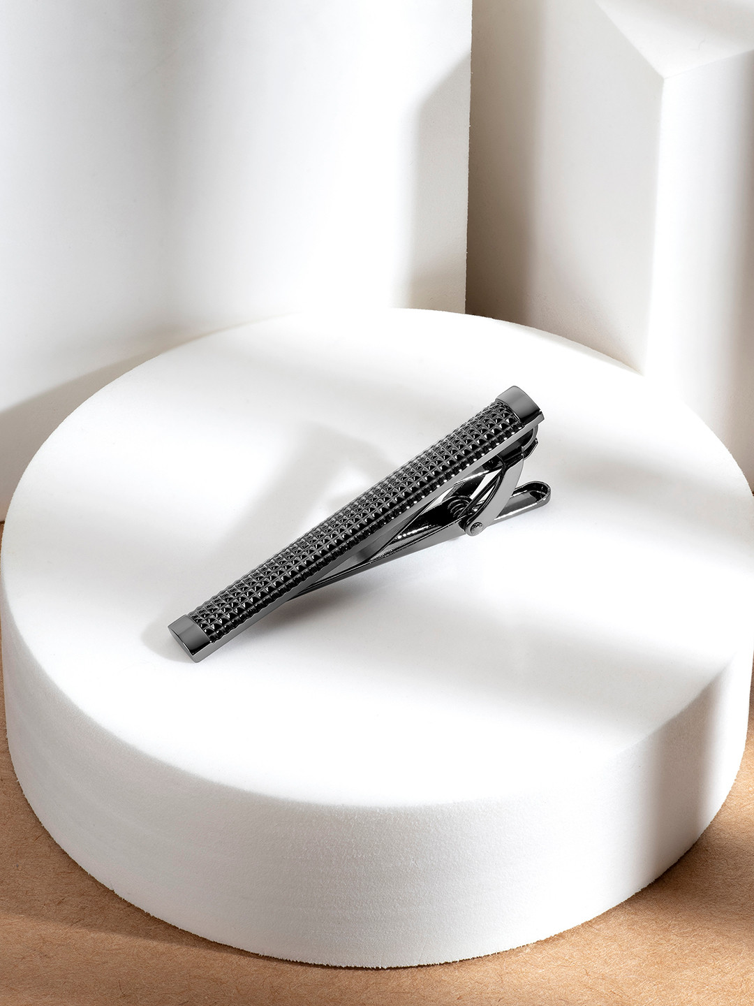 Peora Black Stainless Steel Tiepin