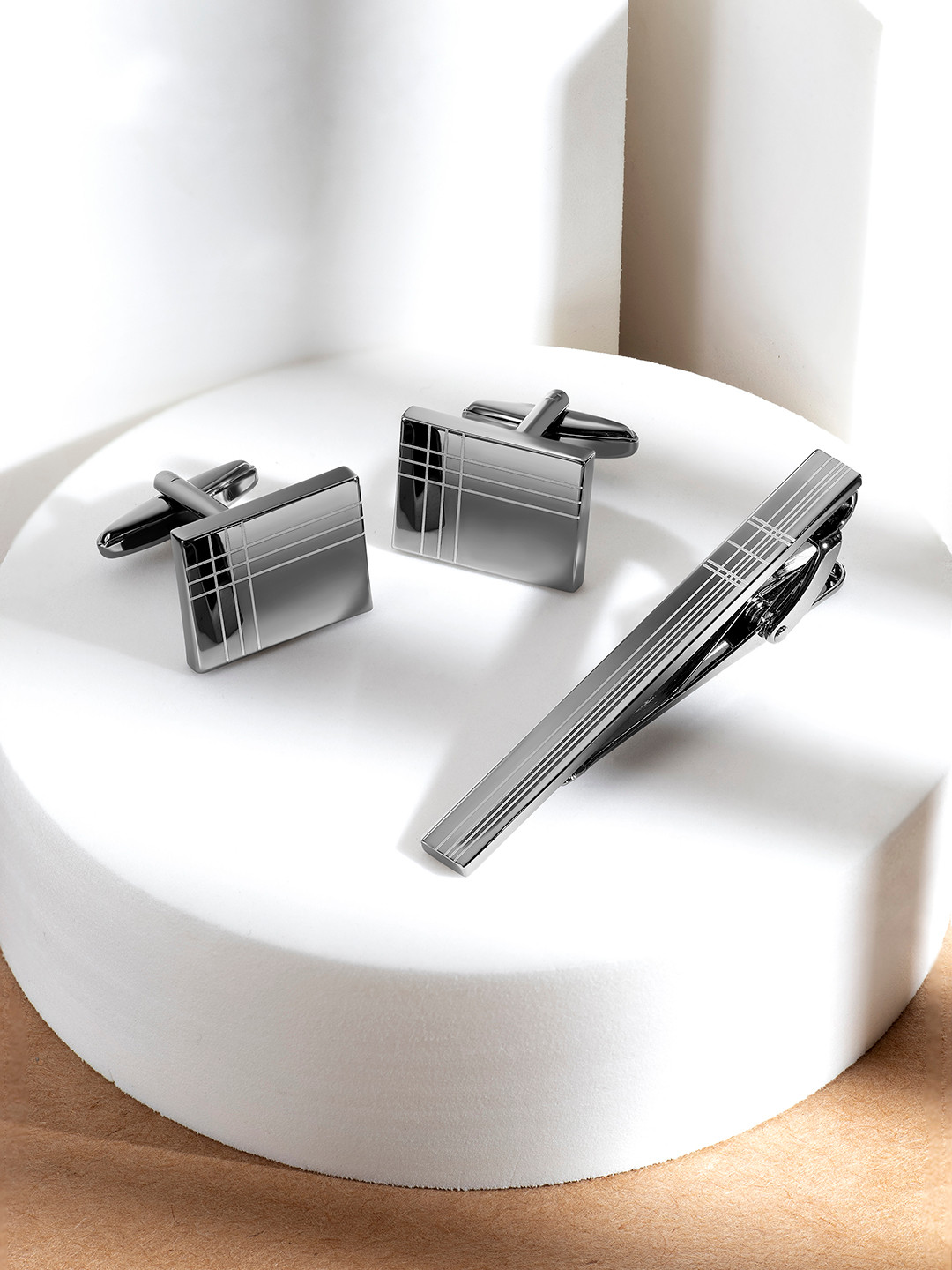 Peora Silver Plated Combo of Tie Pin and Cufflinks