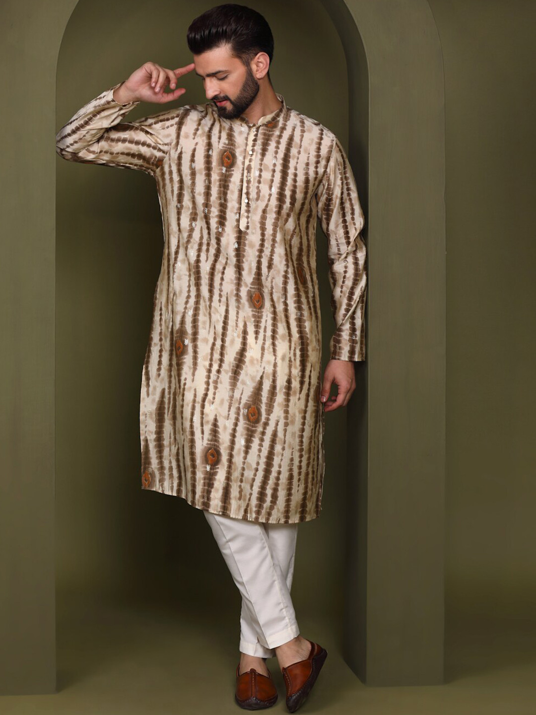 KISAH Men Beige & Brown Leheriya Kurta