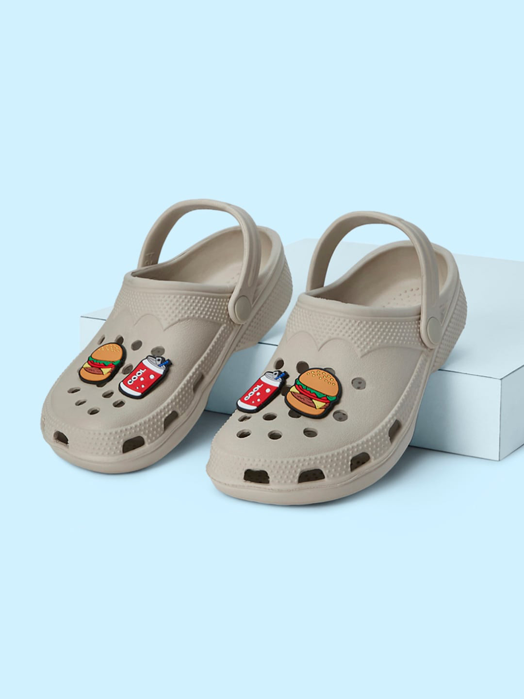 Pantaloons Junior Boys Printed Round Toe Clogs