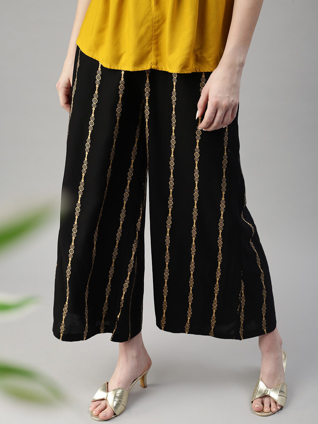 Kryptic Women Geometric Printed Flat-Front Flared Culottes Trousers