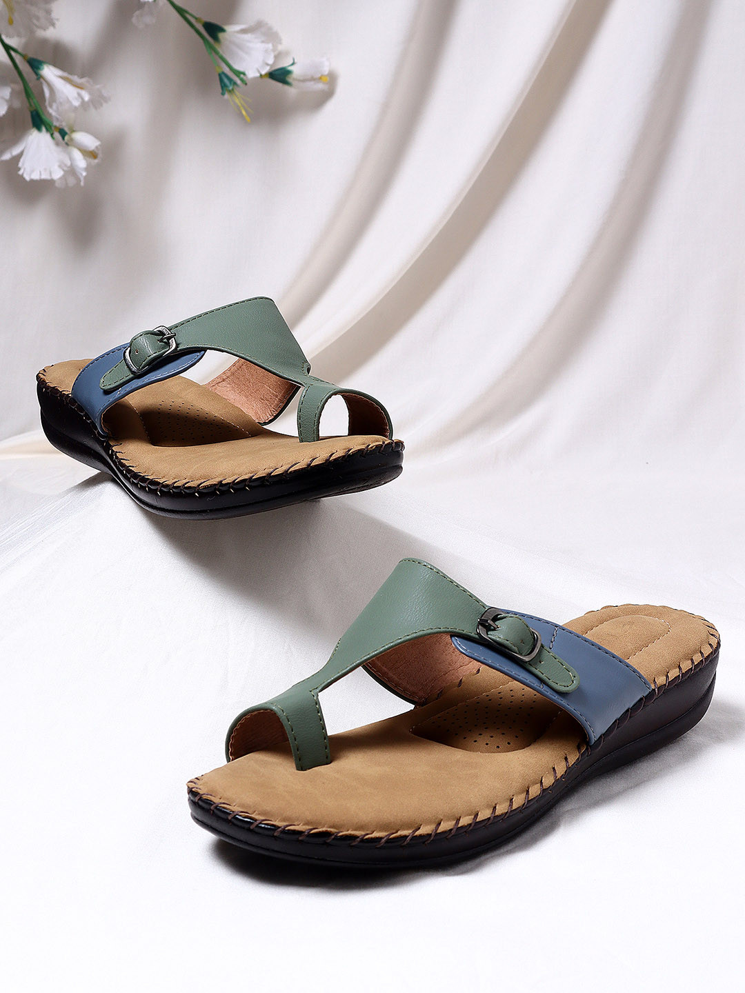 TRASE Colourblocked One Toe Flats