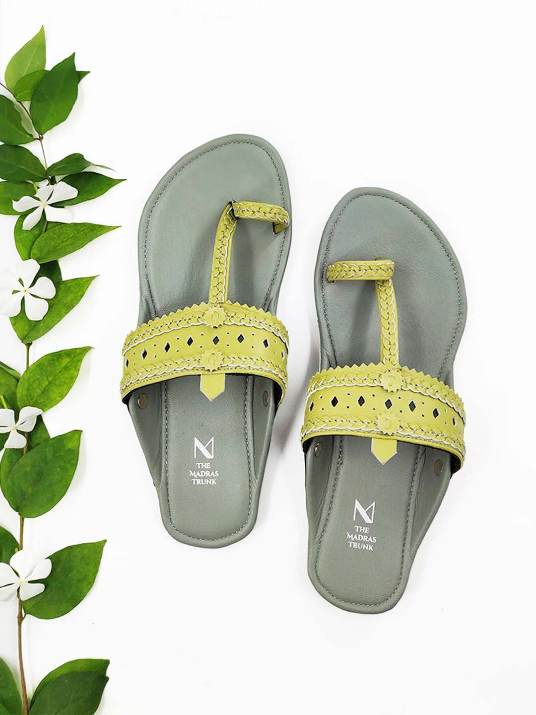 THE MADRAS TRUNK Laser Cuts Embellished Leather Kolhapuri One Toe Flats