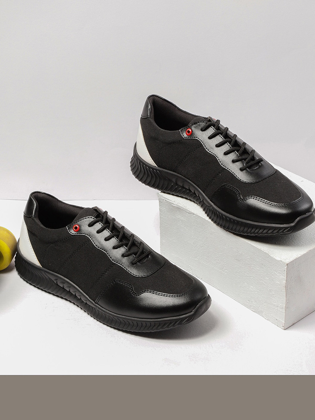 The Indian Garage Co Men Lace-Up Sneakers