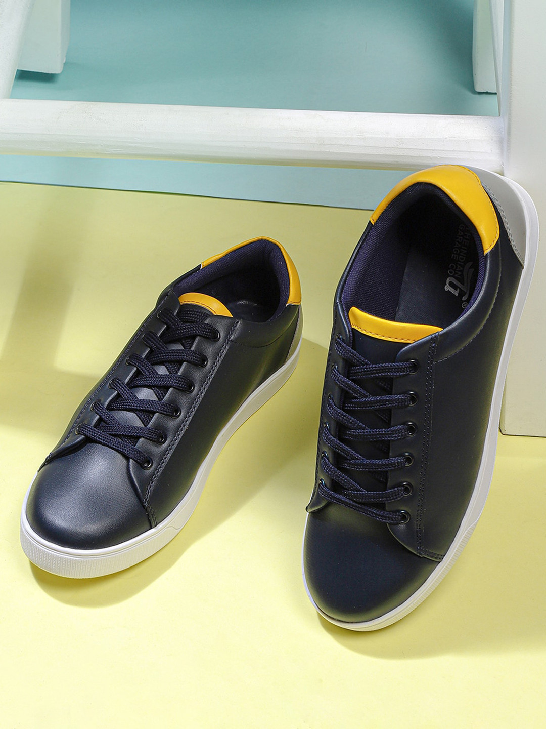 The Indian Garage Co Men Colourblocked Contrast Sole Sneakers