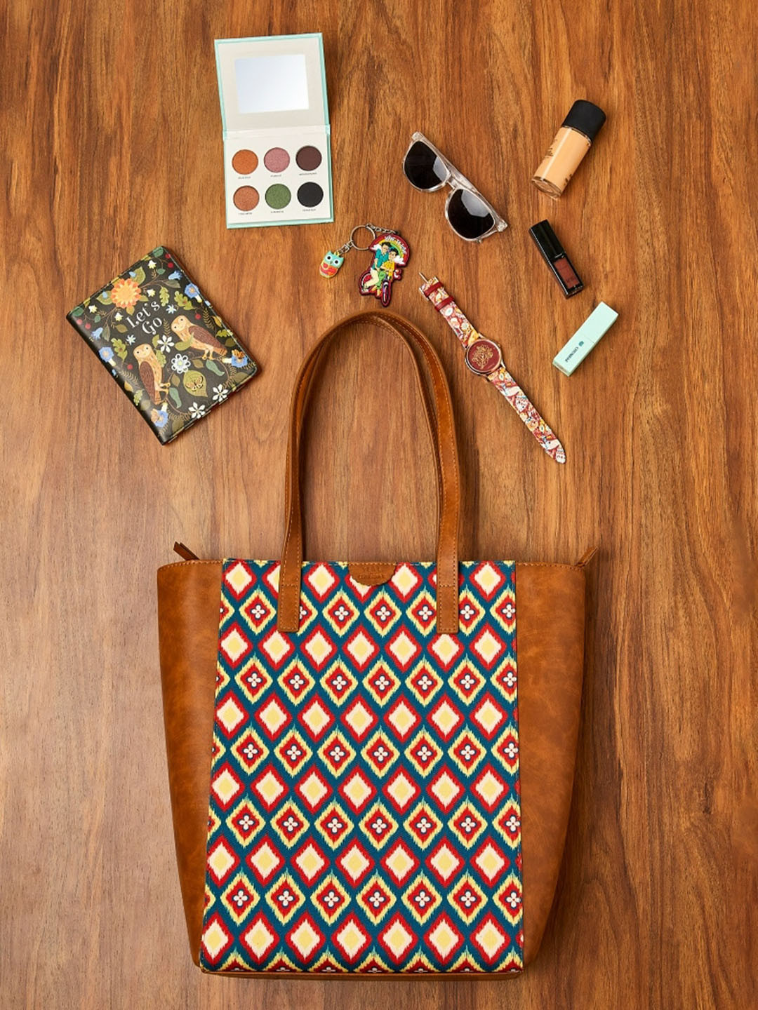 TEAL BY CHUMBAK Women Printed Bucket Tote Bag