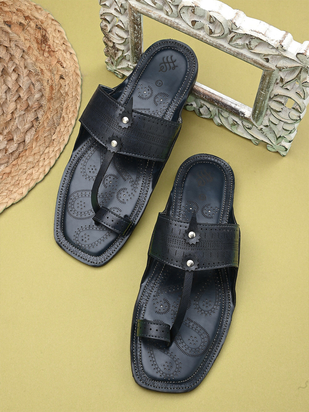 House of Pataudi Men Textured One Toe Comfort Sandals