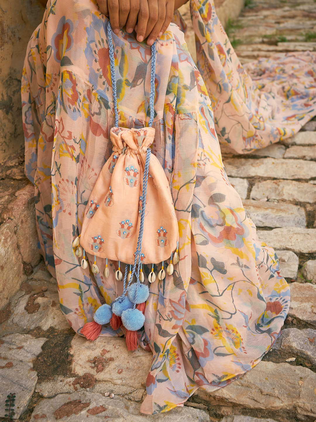 Baise Gaba Oversized Bucket Tote Bag with Tasselled