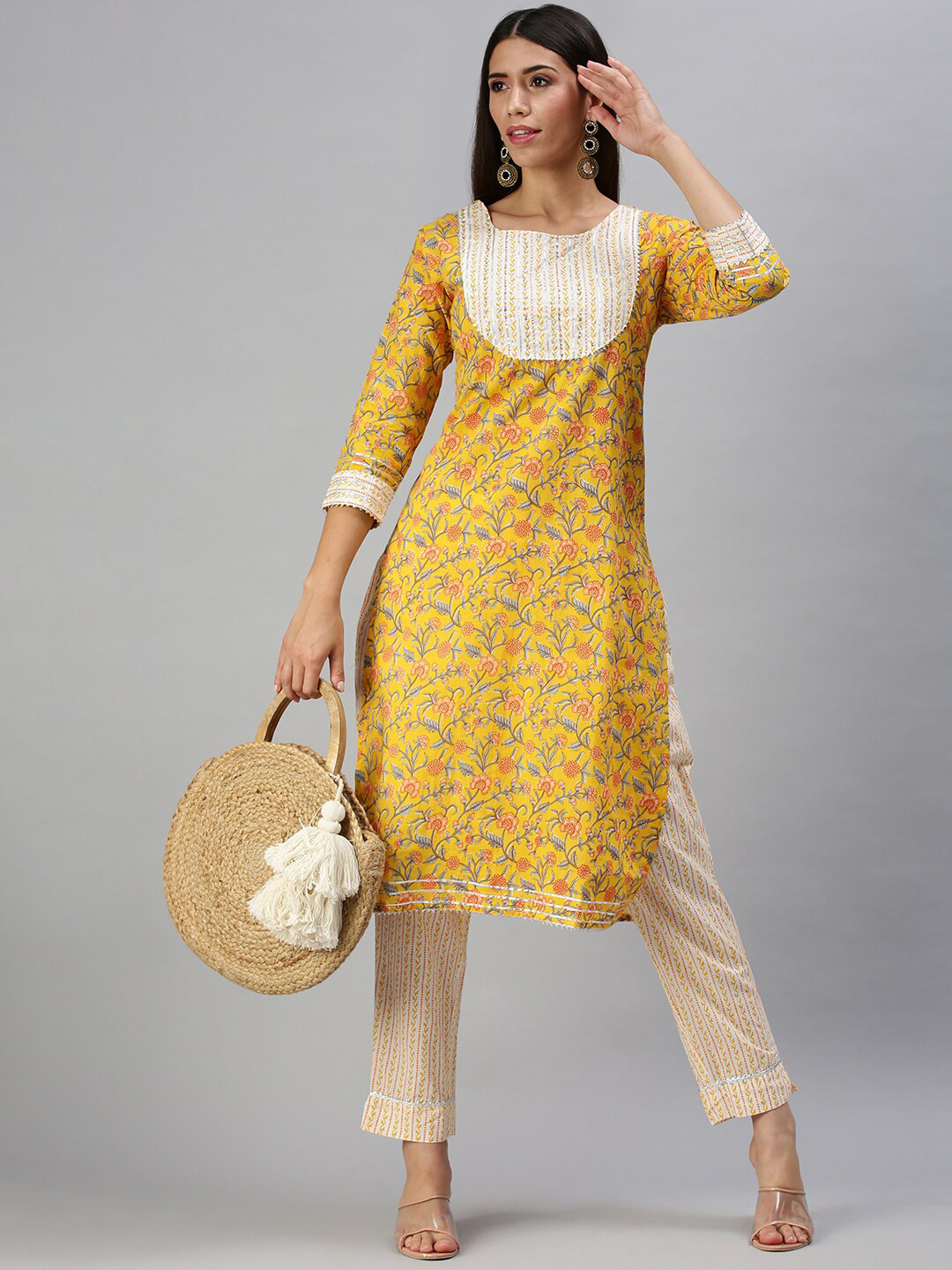 SHOWOFF Floral Printed Gotta Patti Kalamkari Straight Kurta with Trousers