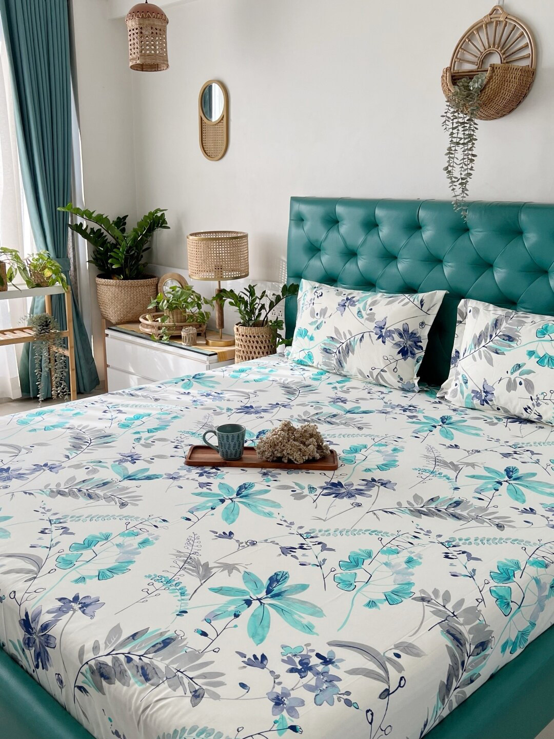 URBAN SPACE White Floral Pure Cotton Skin-Friendly 200 TC King Fine Bedsheet with 2 Pillow Covers-274 x 274 cm