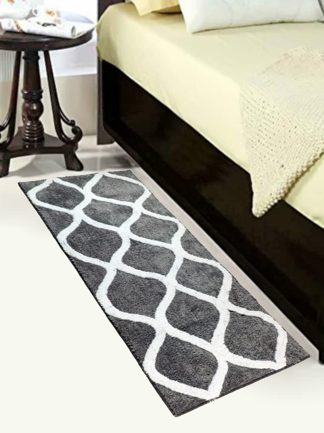 Bajo's Dmass Grey & White Geometric Design Anti-Skid Runner