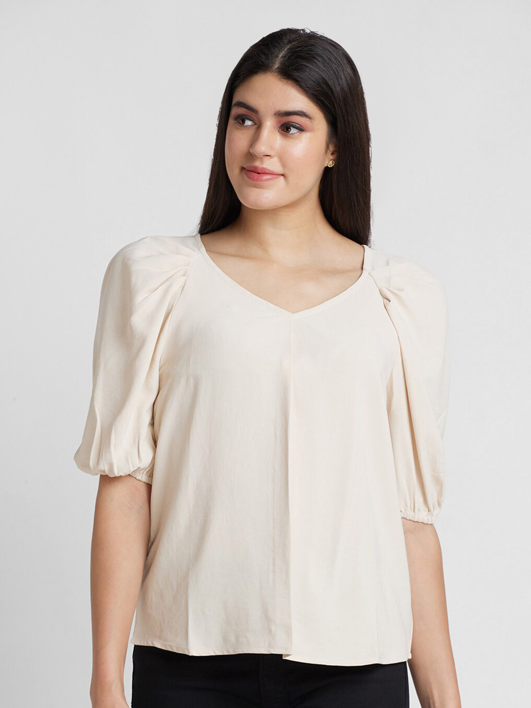 Globus Puff Sleeve V-Neck Top