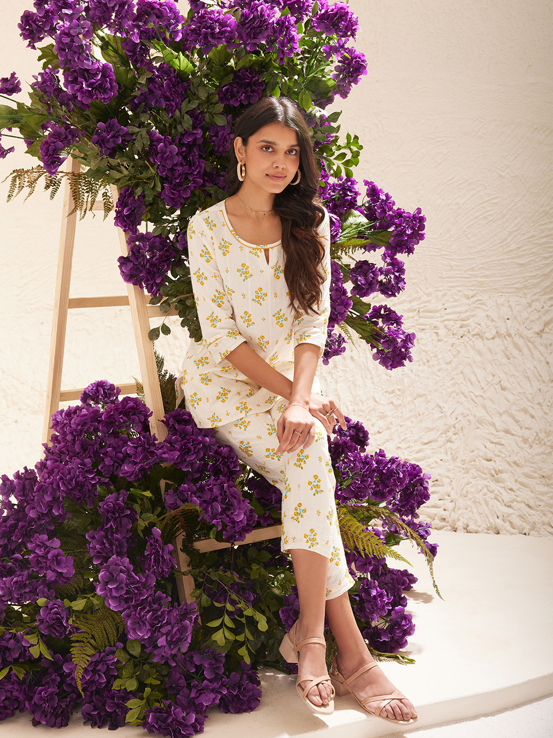 AURELIABand Collar Floral Printed Kurti with Trousers